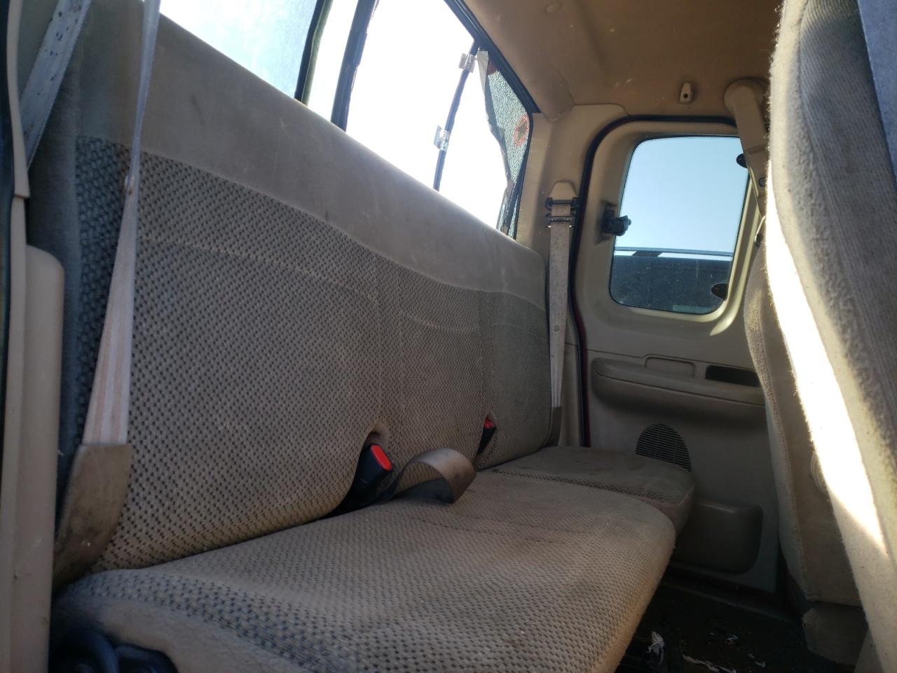 Photo 6 from auction – 2000 FORD F150 with VIN 1FTRX17W2YNC38269