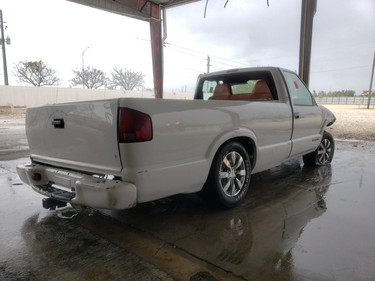 Photo 4 from auction – 1998 GMC SONOMA with VIN 1GTCS1441WK510204