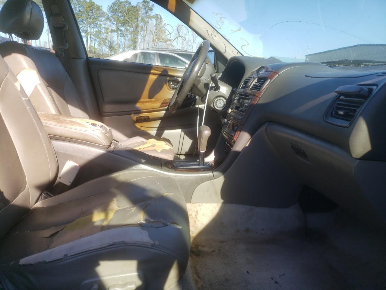 Photo 5 from auction – 2001 INFINITI I30 with VIN JNKCA31A21T005590