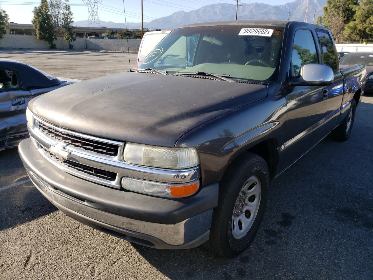 Photo 2 from auction – 1999 CHEVROLET SILVERADO with VIN 2GCEC19T9X1107269