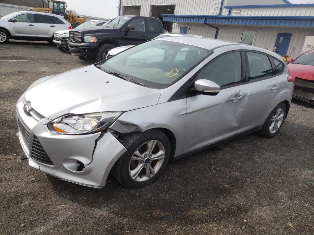 Photo 2 from auction – 2014 FORD FOCUS SE with VIN 1FADP3K22EL323670