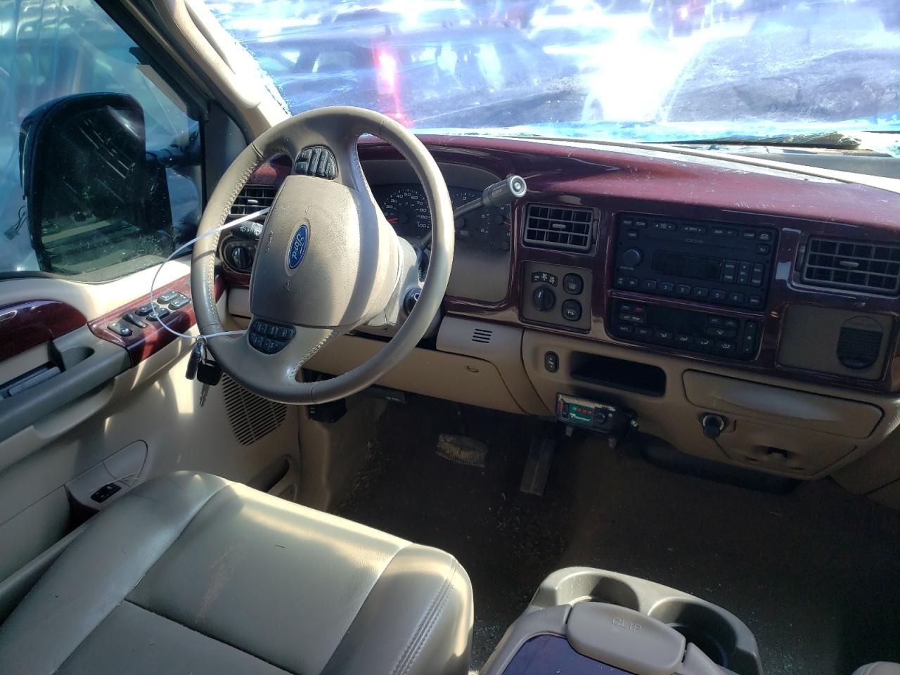 Photo 9 from auction – 2004 FORD EXCURSION with VIN 1FMNU43S64EA56141