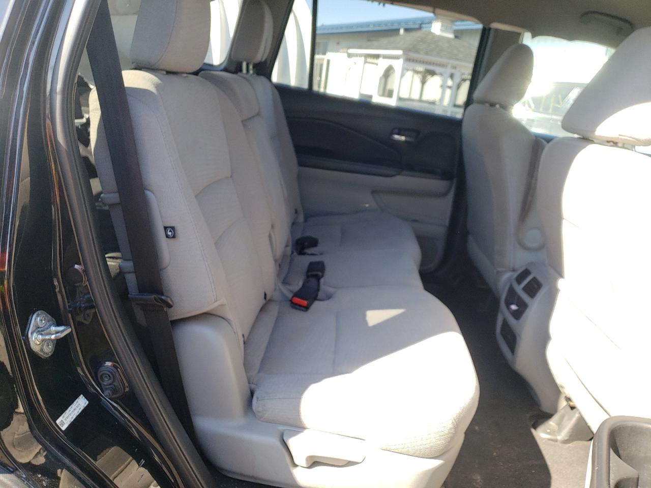 Photo 6 from auction – 2016 HONDA PILOT LX with VIN 5FNYF6H1XGB014579