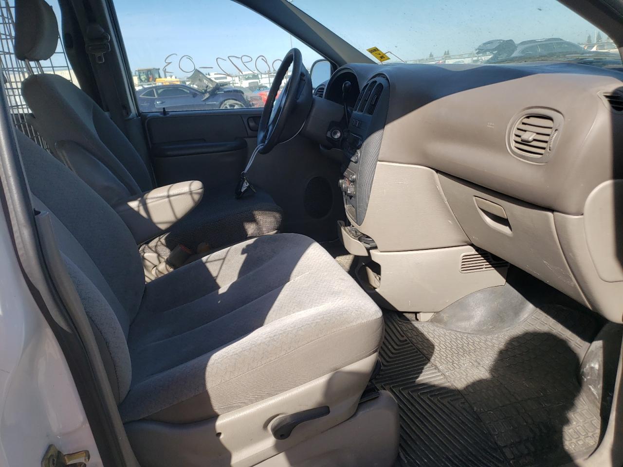 Photo 5 from auction – 2003 DODGE CARAVAN C/ with VIN 1D4GP21333B336963