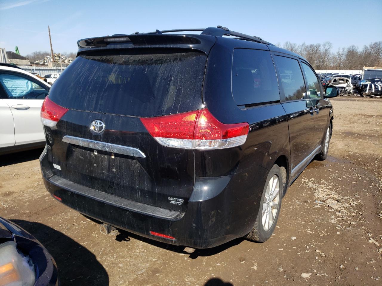 Photo 4 from auction – 2013 TOYOTA SIENNA XLE with VIN 5TDDK3DC9DS069399