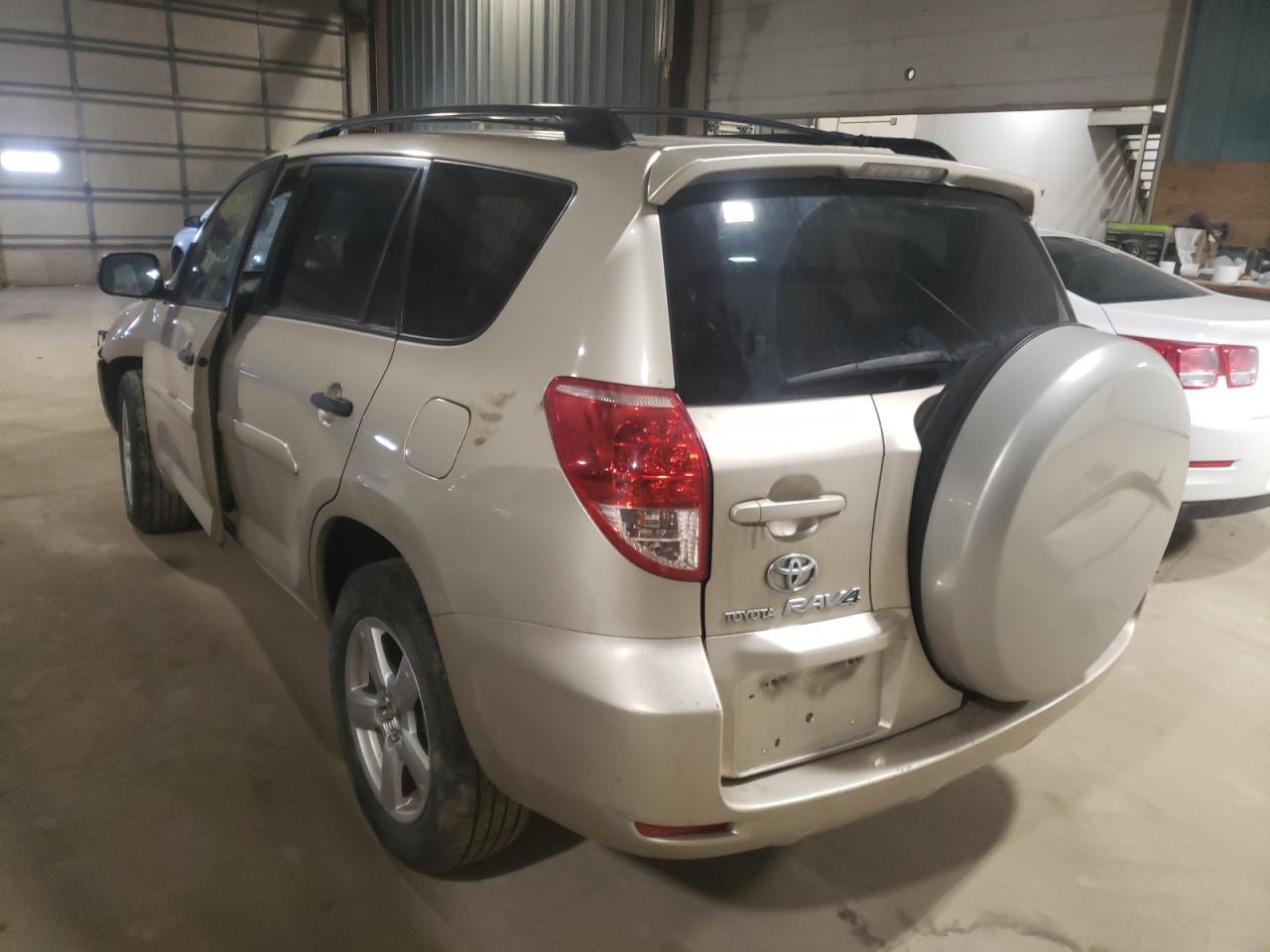 Photo 3 from auction – 2006 TOYOTA RAV4 with VIN JTMBD33V565008189