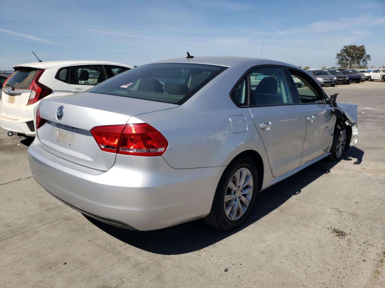 Photo 4 from auction – 2013 VOLKSWAGEN PASSAT S with VIN 1VWAP7A38DC011072