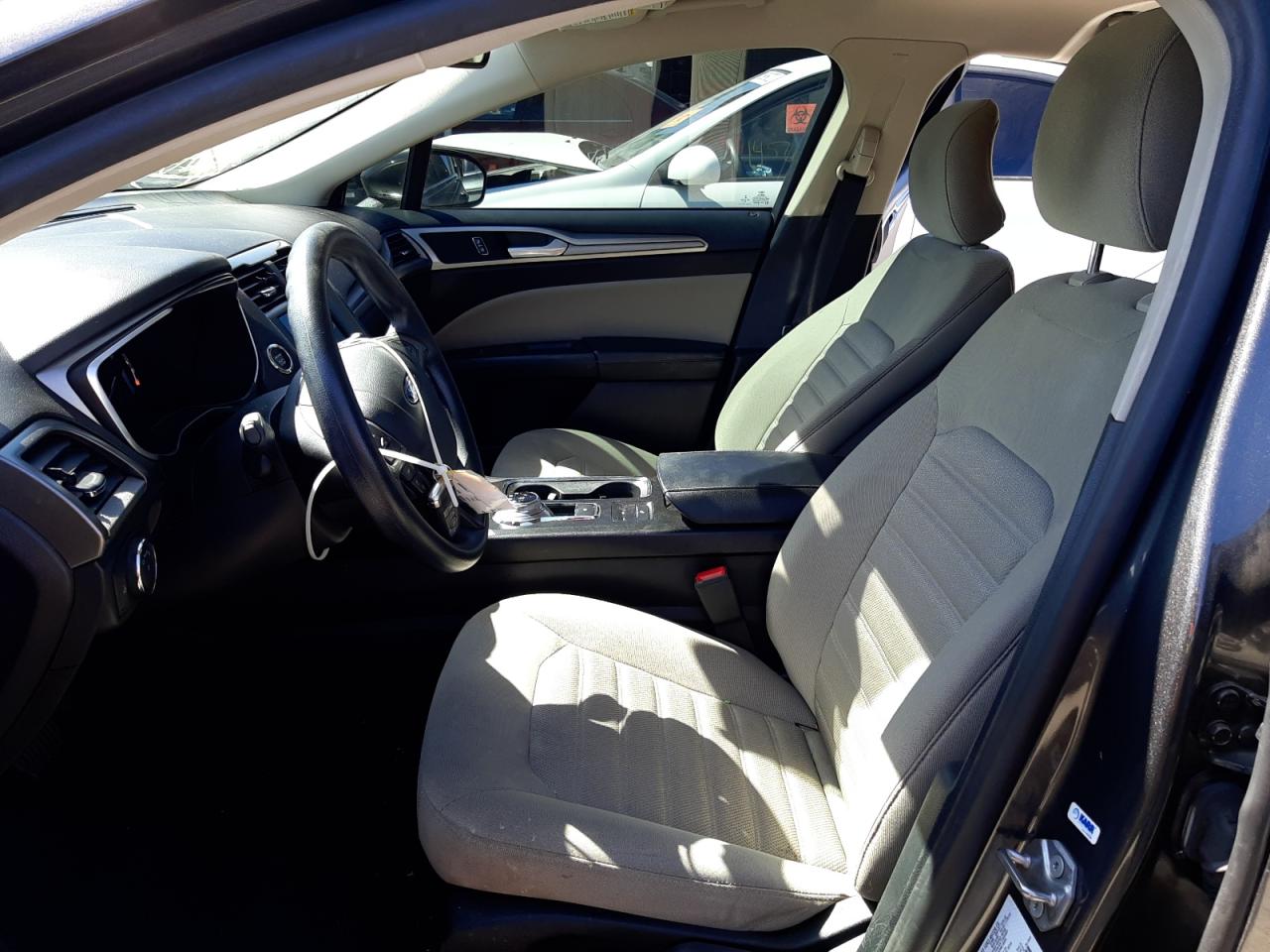 Photo 5 from auction – 2019 FORD FUSION S with VIN 3FA6P0G70KR115487