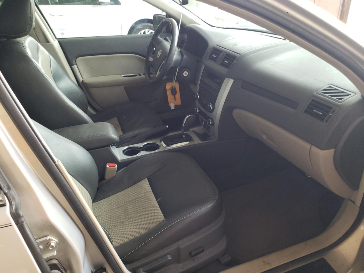 Photo 5 from auction – 2010 MERCURY MILAN PREM with VIN 3MEHM0JG7AR641813