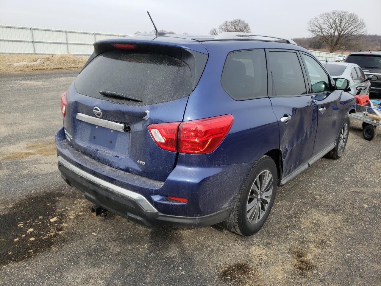 Photo 4 from auction – 2017 NISSAN PATHFINDER with VIN 5N1DR2MM2HC911498
