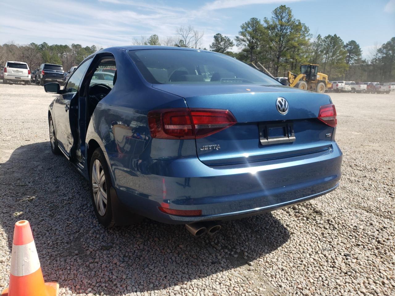 Photo 3 from auction – 2017 VOLKSWAGEN JETTA S with VIN 3VW2B7AJ5HM404565