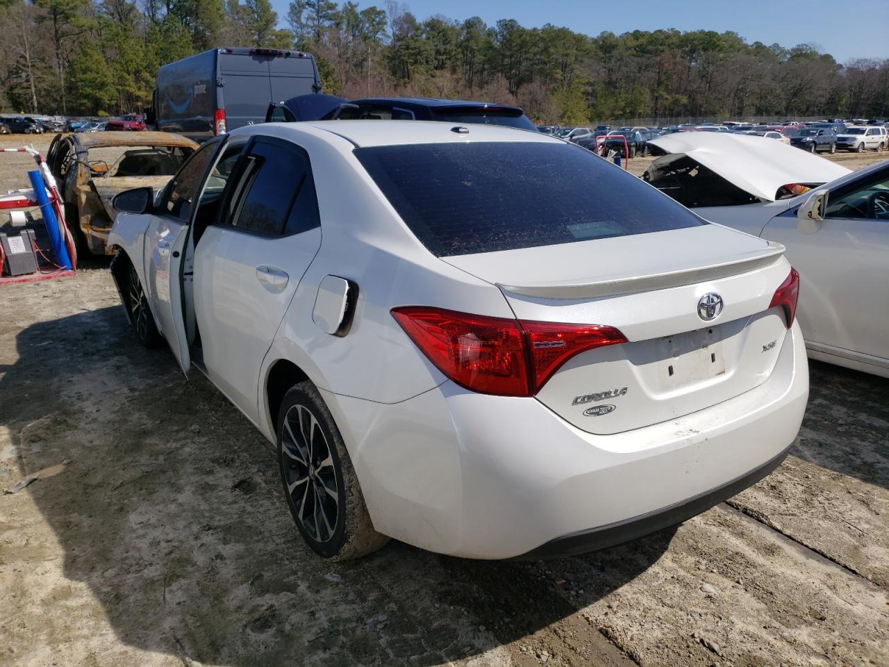Photo 3 from auction – 2017 TOYOTA COROLLA L with VIN 5YFBURHEXHP615402