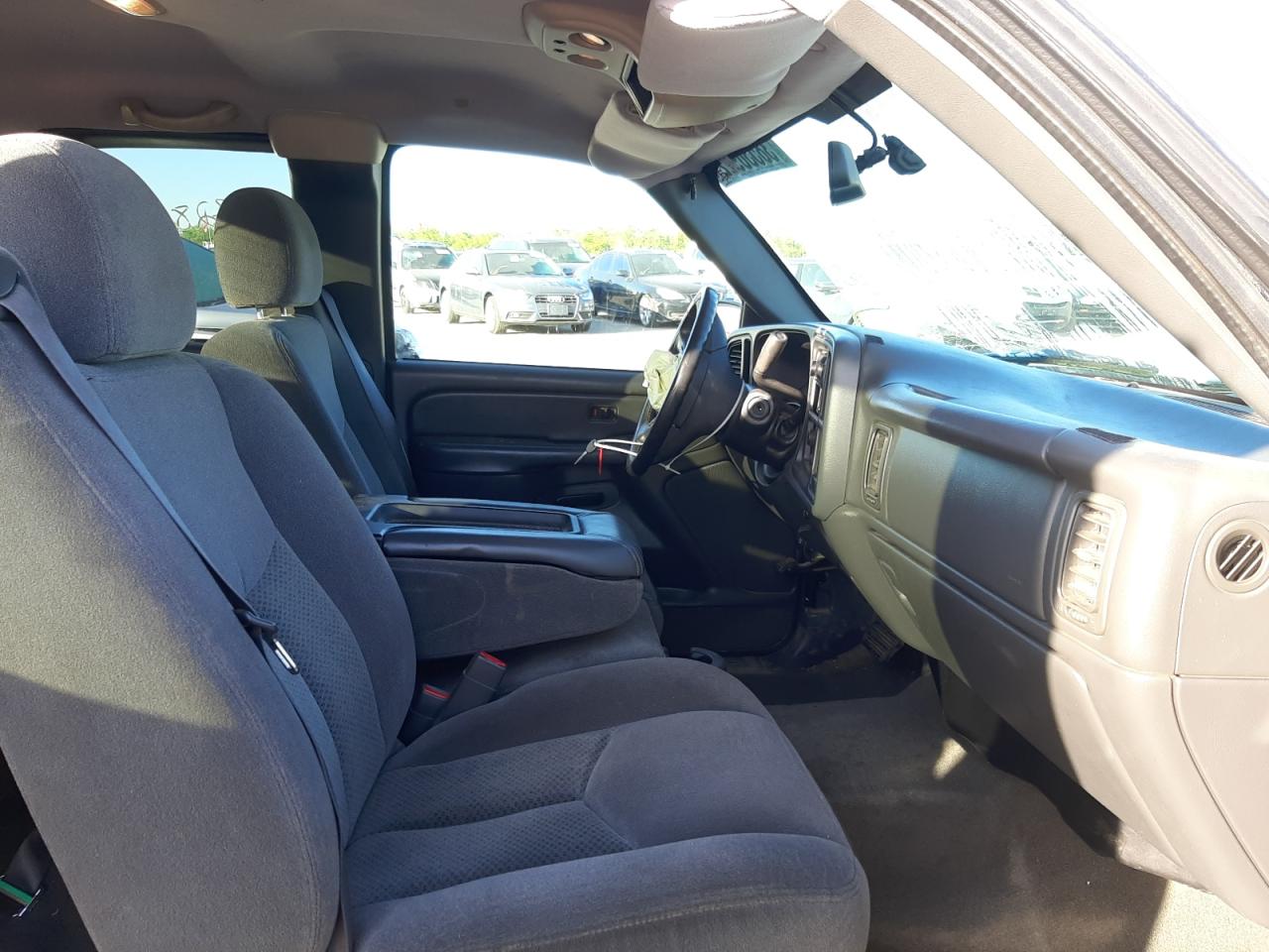 Photo 5 from auction – 2005 CHEVROLET SILVERADO with VIN 2GCEC19T851303488