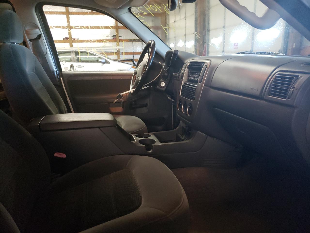 Photo 5 from auction – 2003 FORD EXPLORER X with VIN 1FMZU63K23UC37884