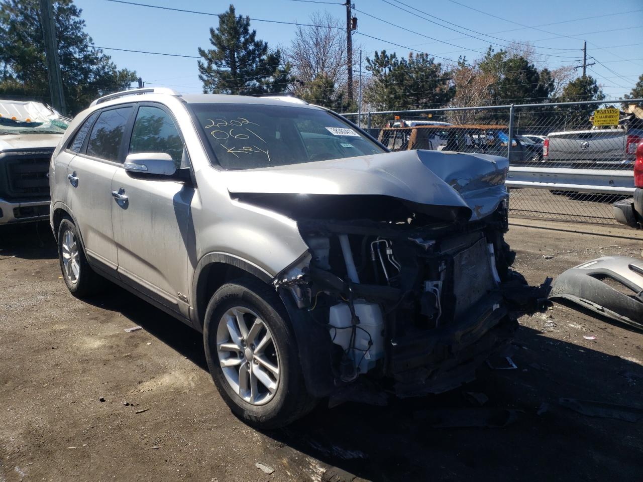 KIA SORENTO LX 2015 with VIN 5XYKTCA67FG571475 - Photo from auction
