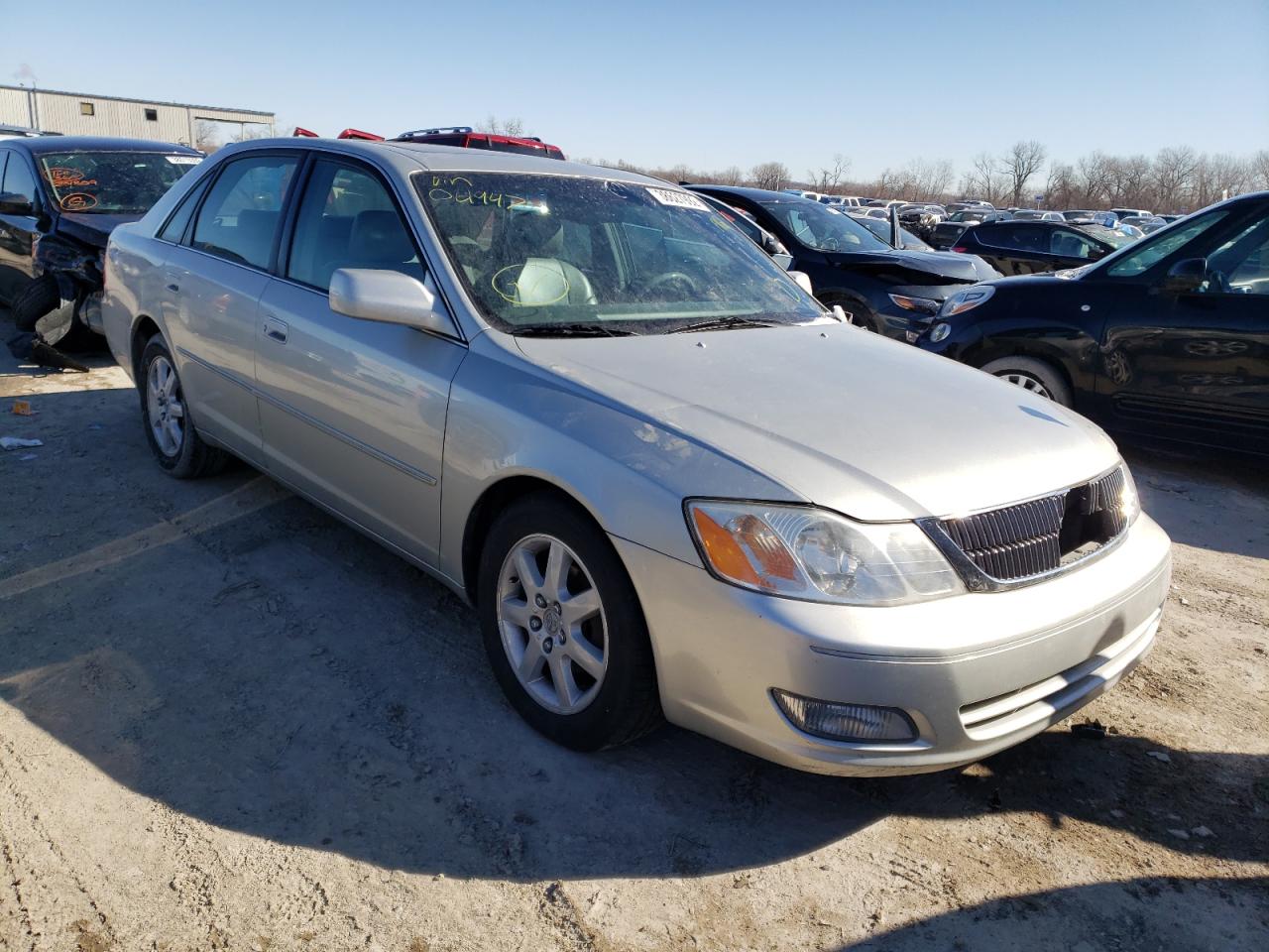 TOYOTA AVALON XL 2000 with VIN 4T1BF28B1YU061947 - Photo from auction