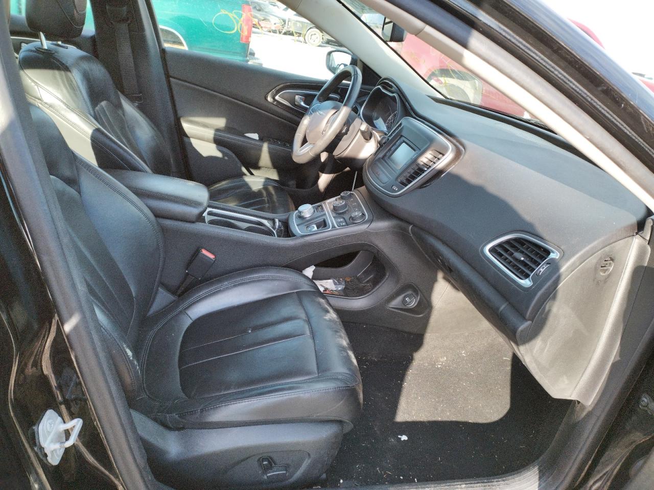 Photo 5 from auction – 2015 CHRYSLER 200 C with VIN 1C3CCCCB2FN561478