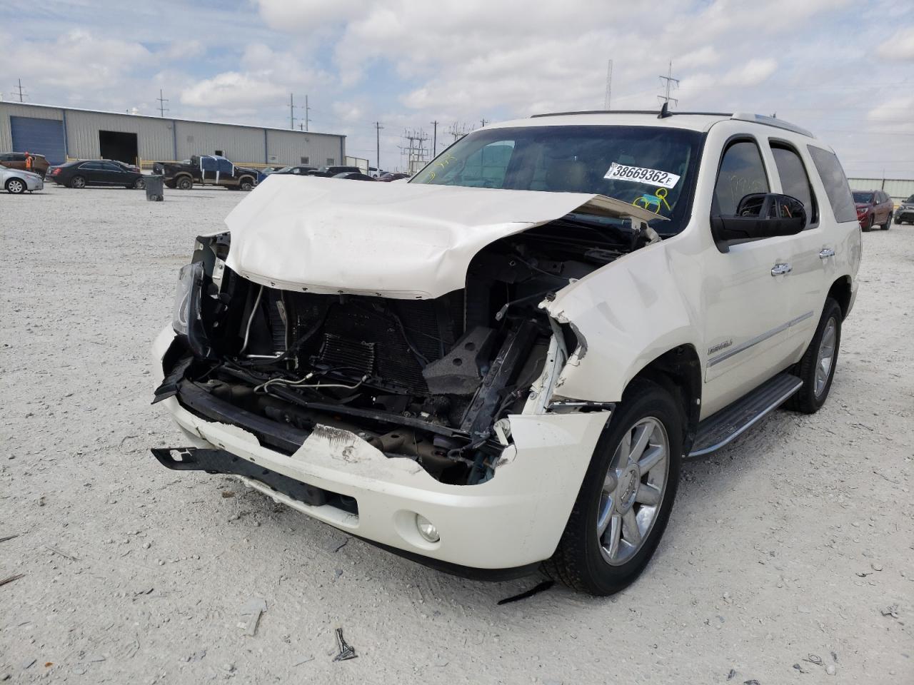 Photo 2 from auction – 2011 GMC YUKON DENA with VIN 1GKS1EEF5BR350467