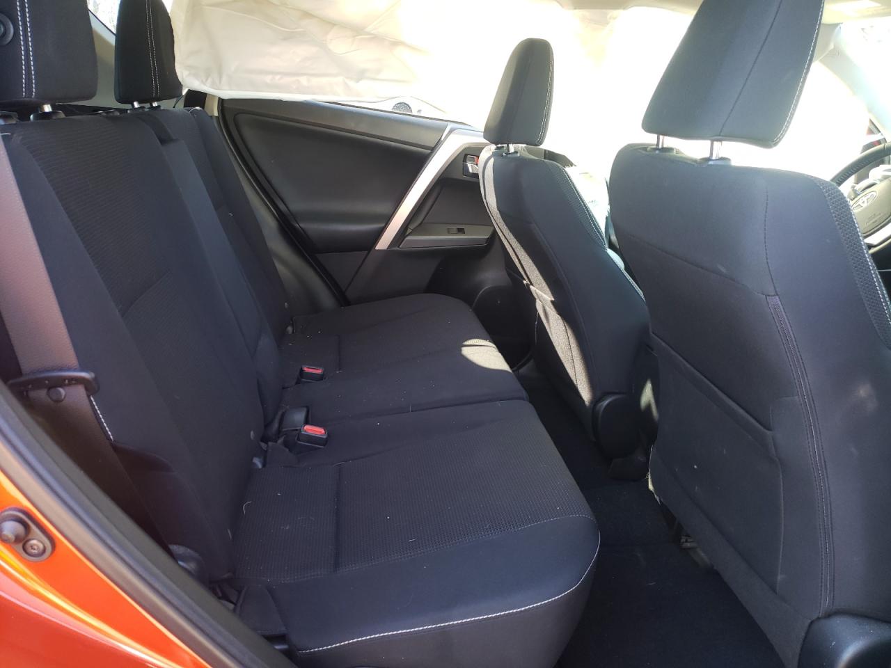 Photo 6 from auction – 2016 TOYOTA RAV4 XLE with VIN JTMRFREV6GJ086045