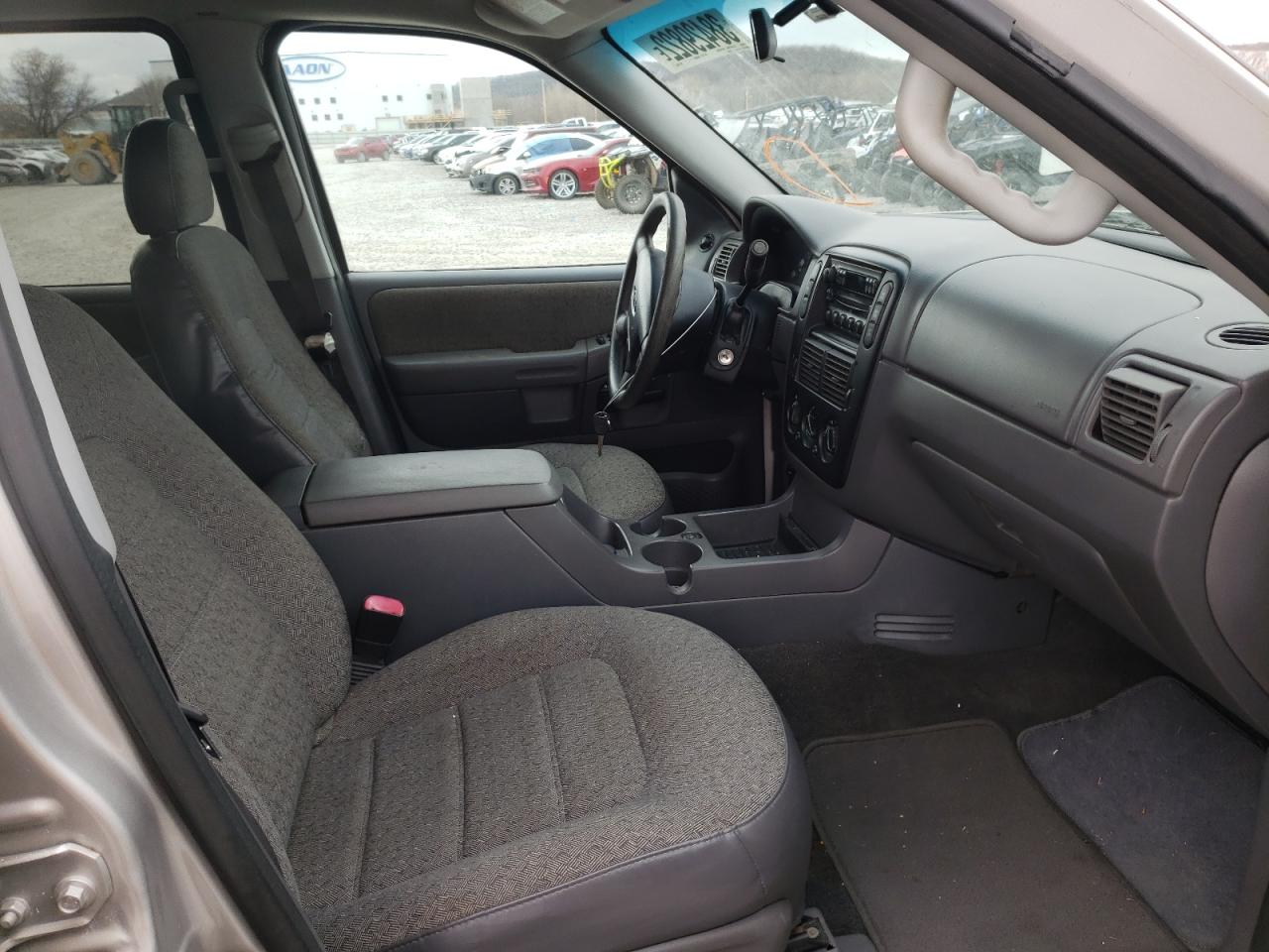 Photo 5 from auction – 2005 FORD EXPLORER X with VIN 1FMDU72K55UB10812