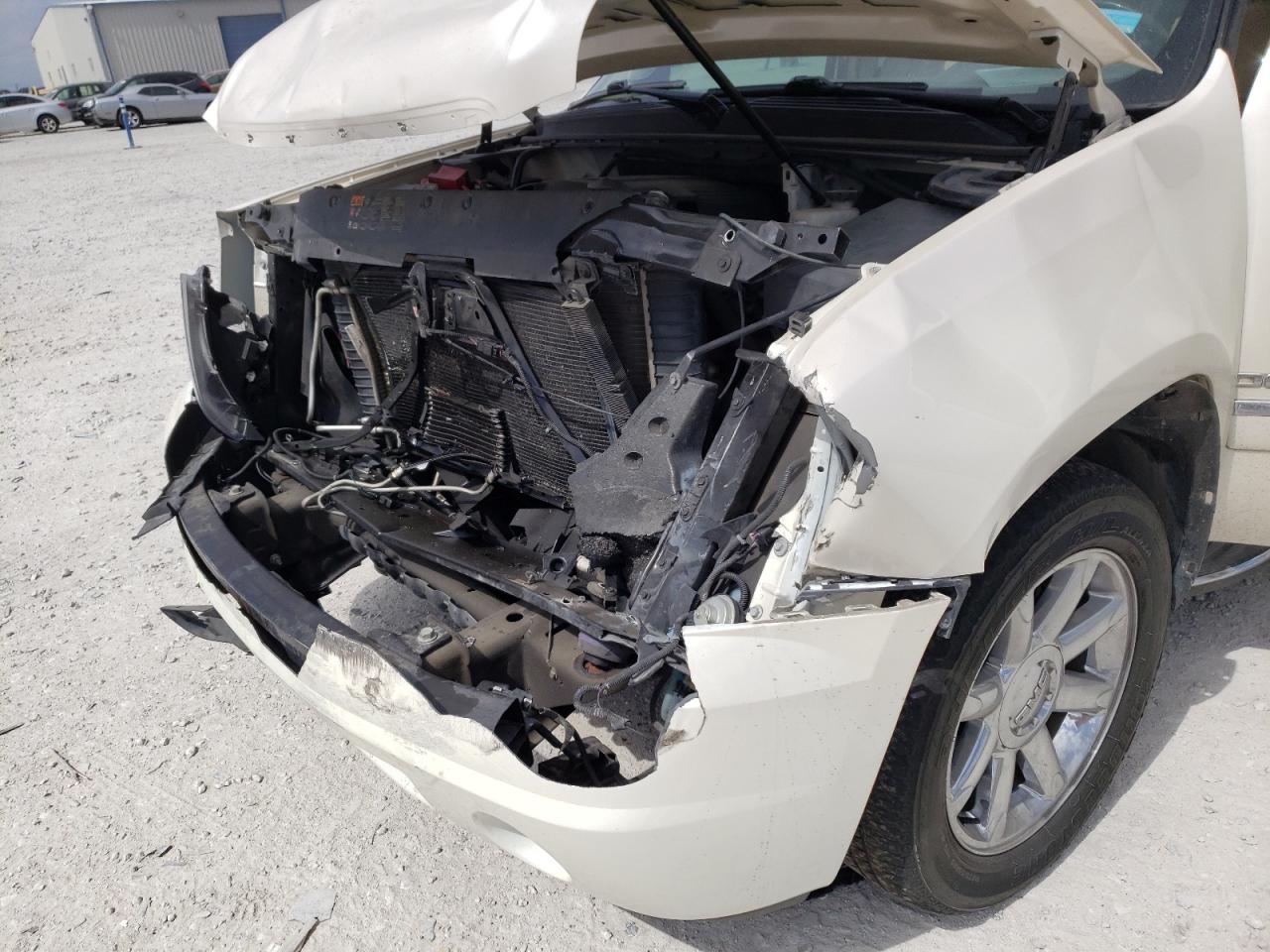 Photo 9 from auction – 2011 GMC YUKON DENA with VIN 1GKS1EEF5BR350467