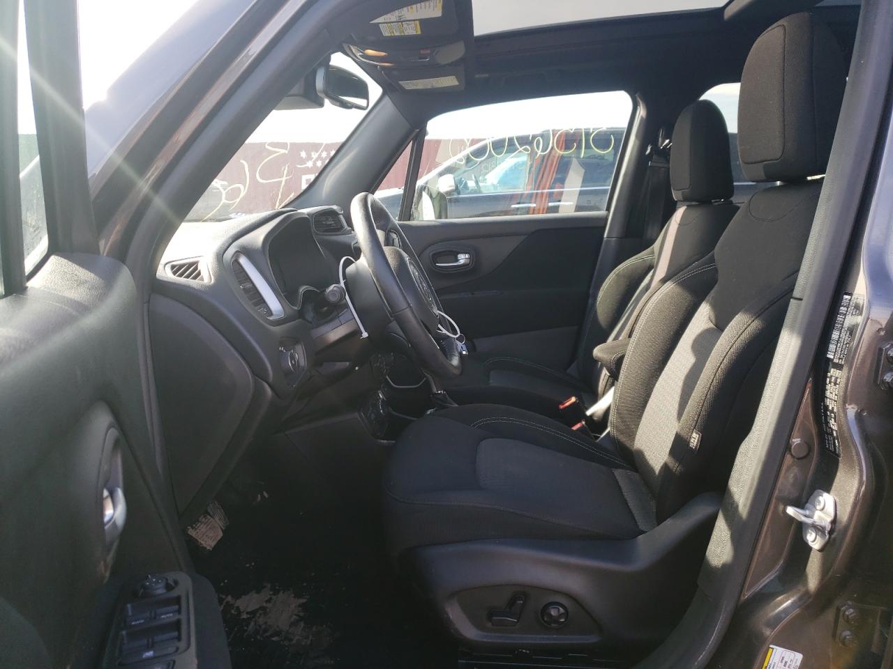 Photo 5 from auction – 2021 JEEP RENEGADE L with VIN ZACNJDBB7MPM65641