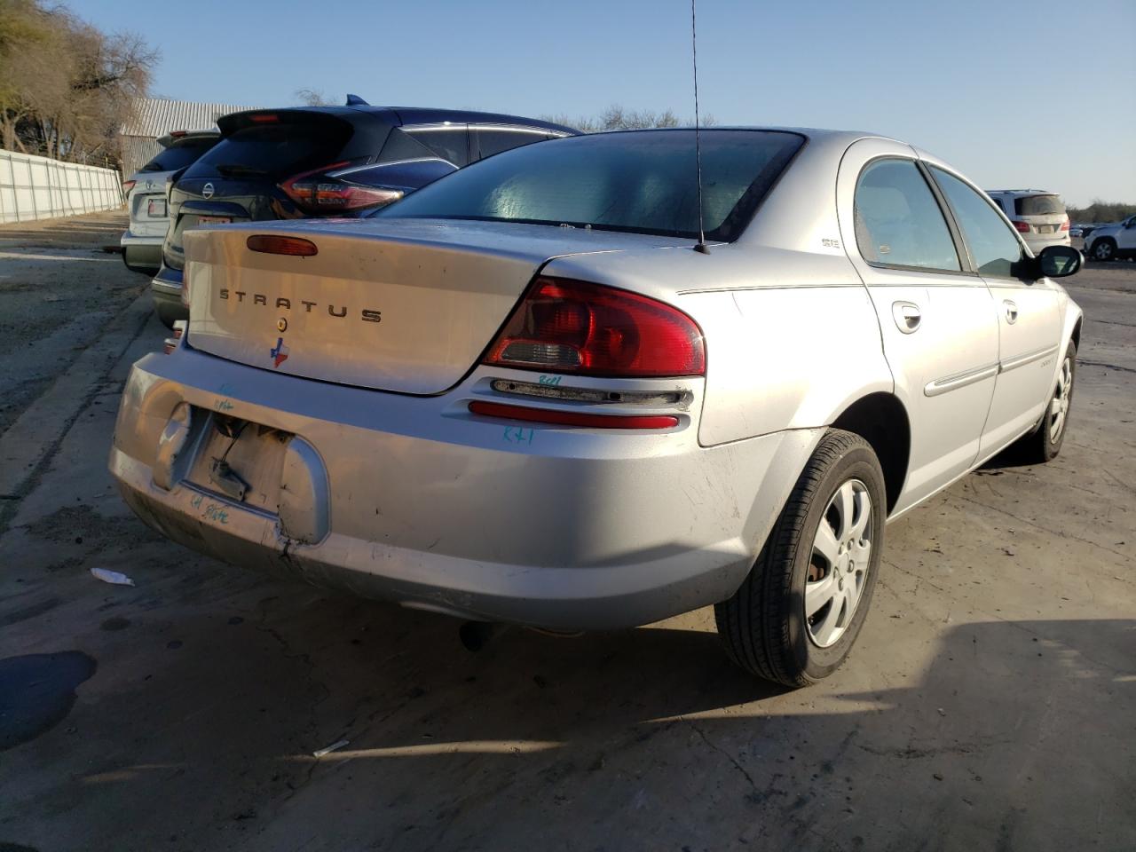 Photo 4 from auction – 2001 DODGE STRATUS SE with VIN 1B3EJ46X11N526531