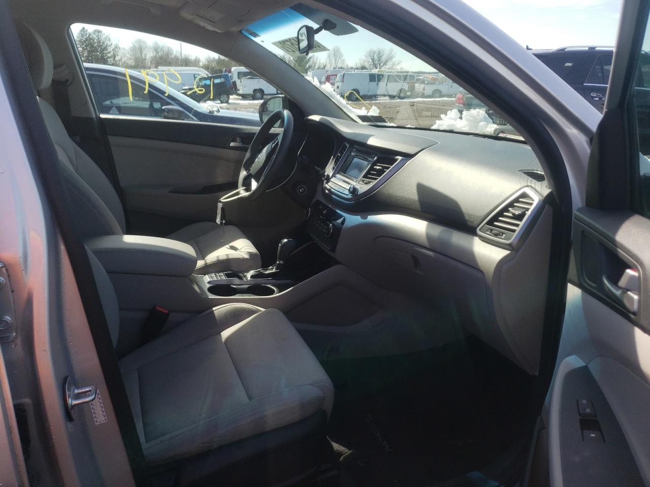 Photo 5 from auction – 2017 HYUNDAI TUCSON LIM with VIN KM8J3CA45HU518054