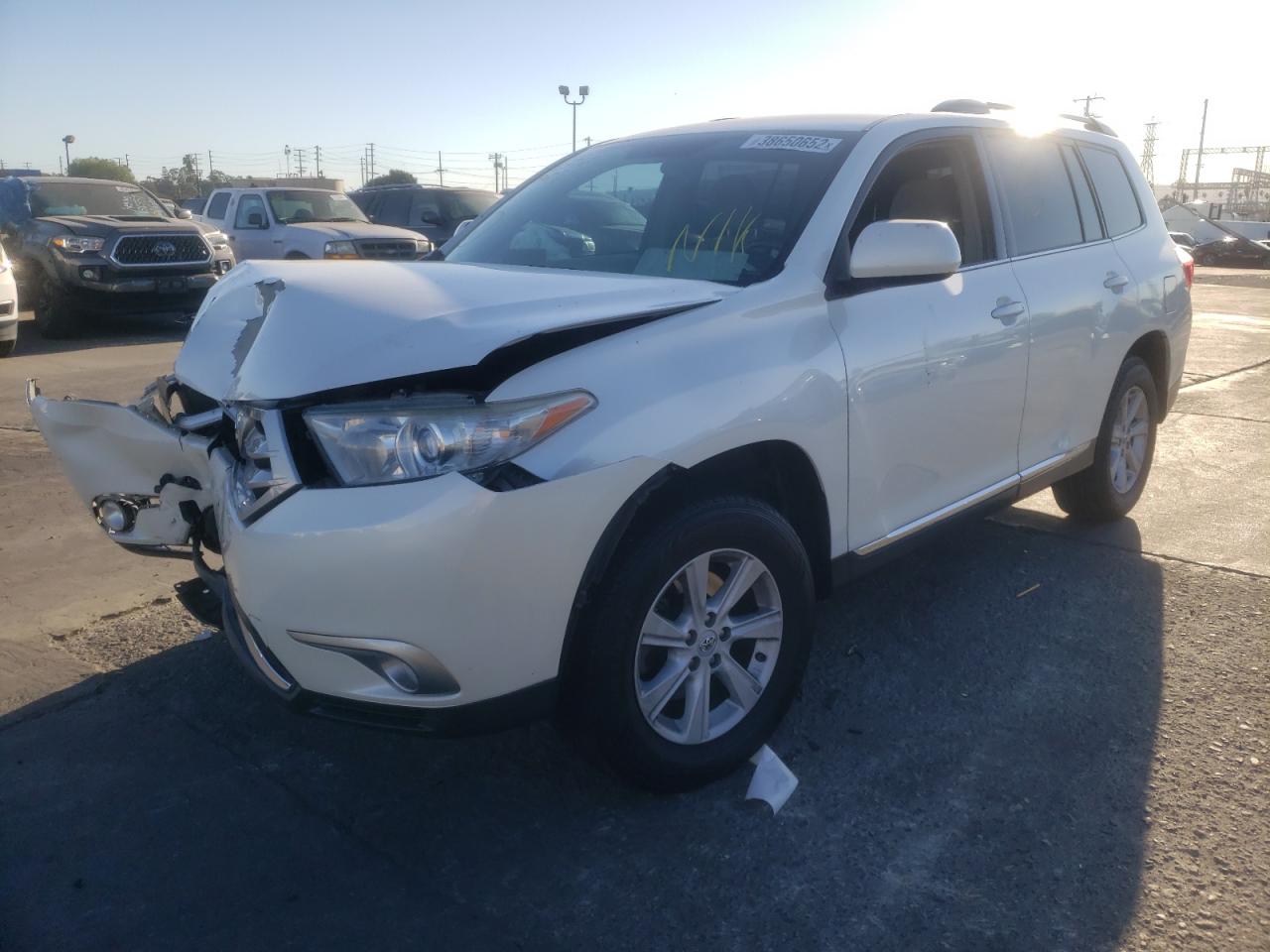 Photo 2 from auction – 2013 TOYOTA HIGHLANDER with VIN 5TDZA3EH5DS046463