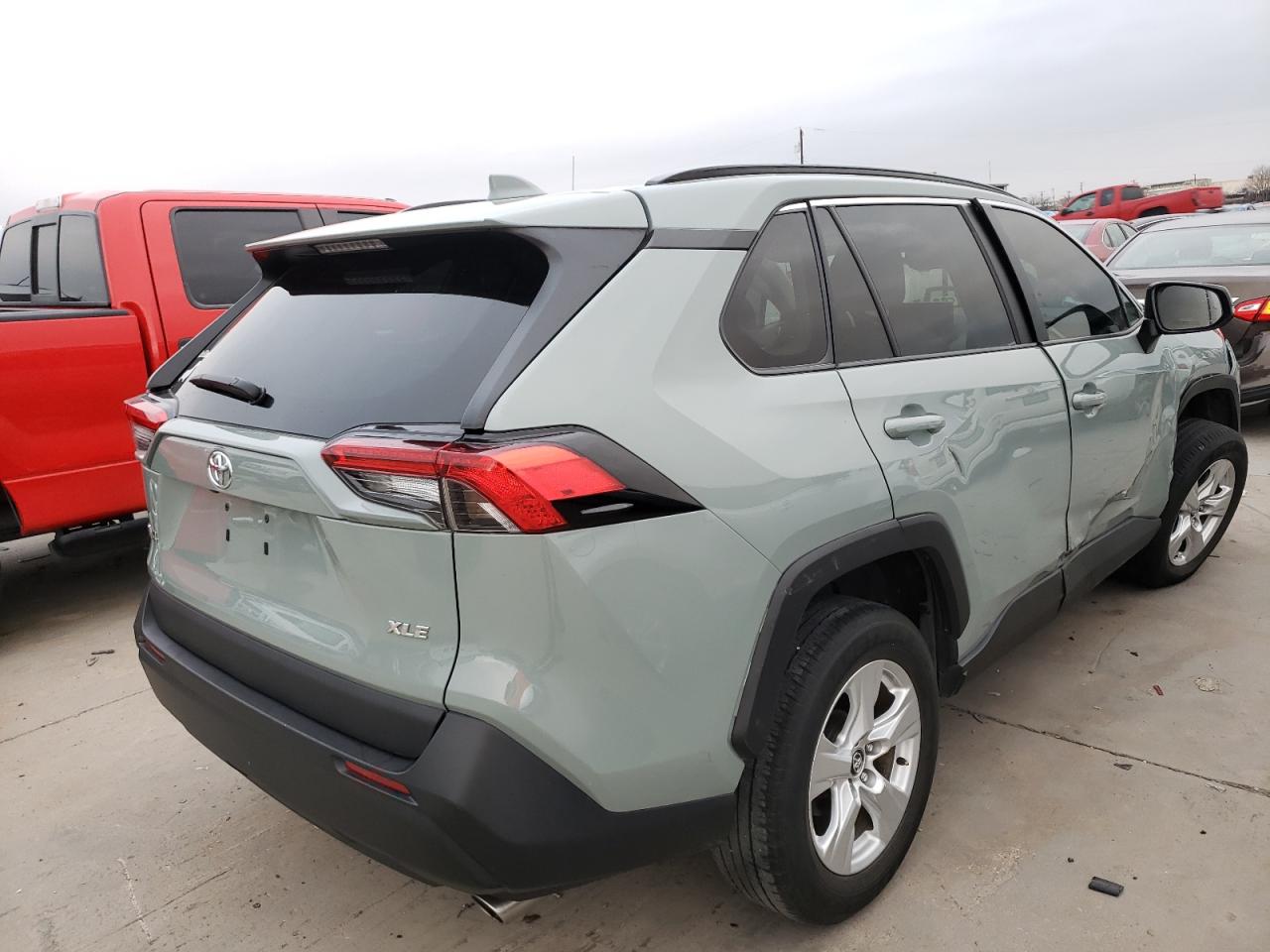 Photo 4 from auction – 2020 TOYOTA RAV4 XLE with VIN 2T3W1RFV4LC051291