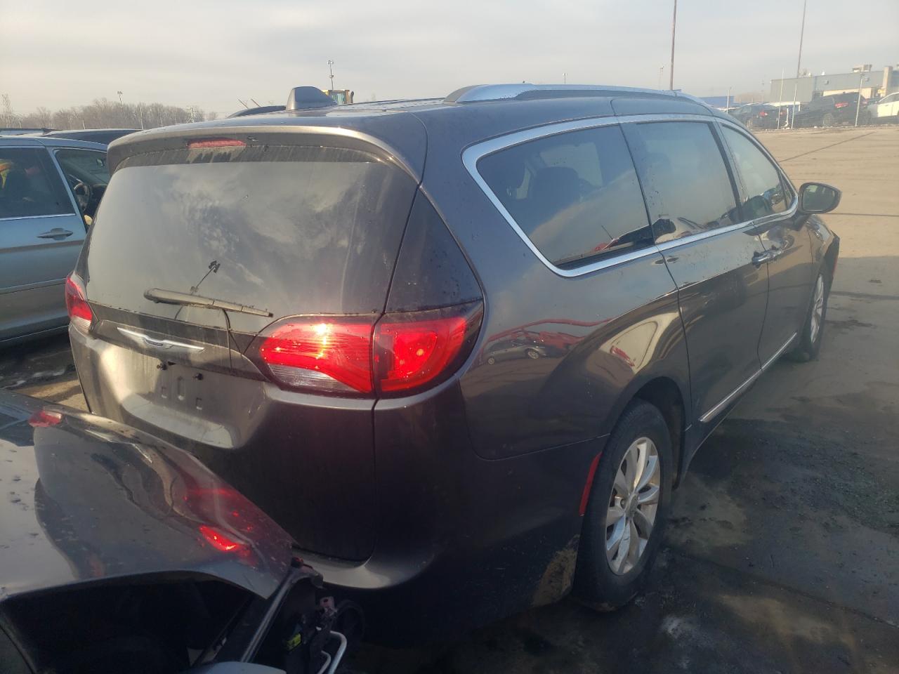 Photo 4 from auction – 2019 CHRYSLER PACIFICA T with VIN 2C4RC1BG2KR685416