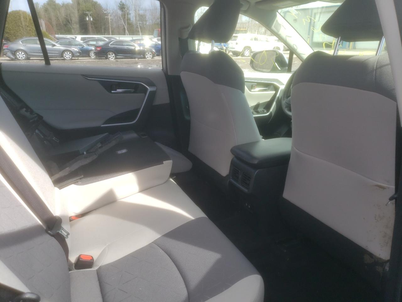 Photo 6 from auction – 2019 TOYOTA RAV4 XLE with VIN JTMP1RFV6KD500081