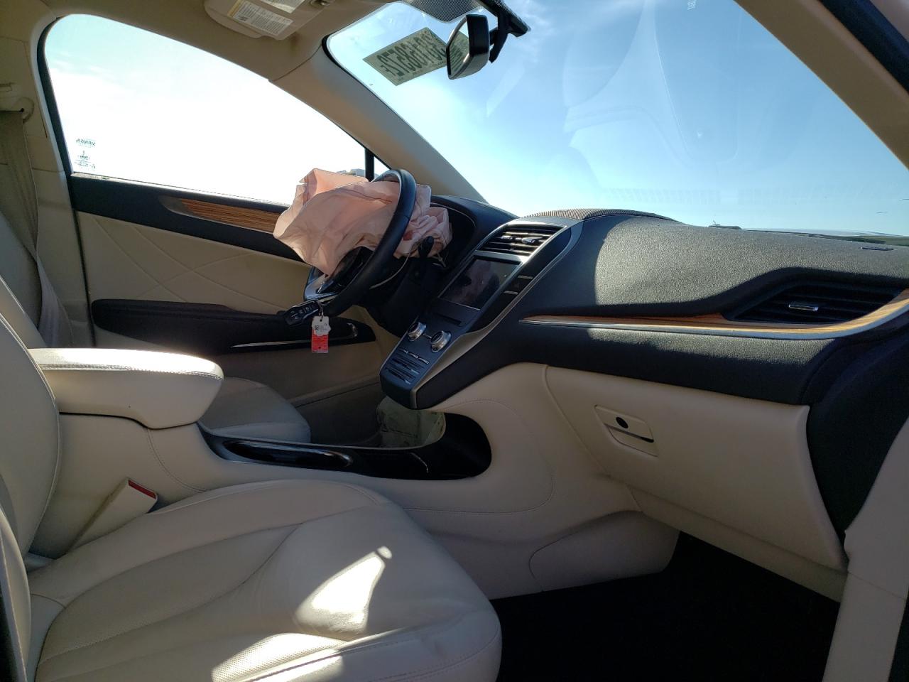 Photo 5 from auction – 2016 LINCOLN MKC SELECT with VIN 5LMCJ2C94GUJ18483