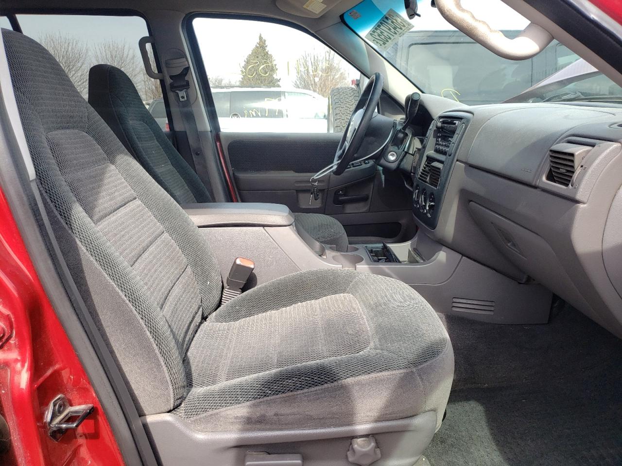 Photo 5 from auction – 2002 FORD EXPLORER X with VIN 1FMZU73E82ZA79858