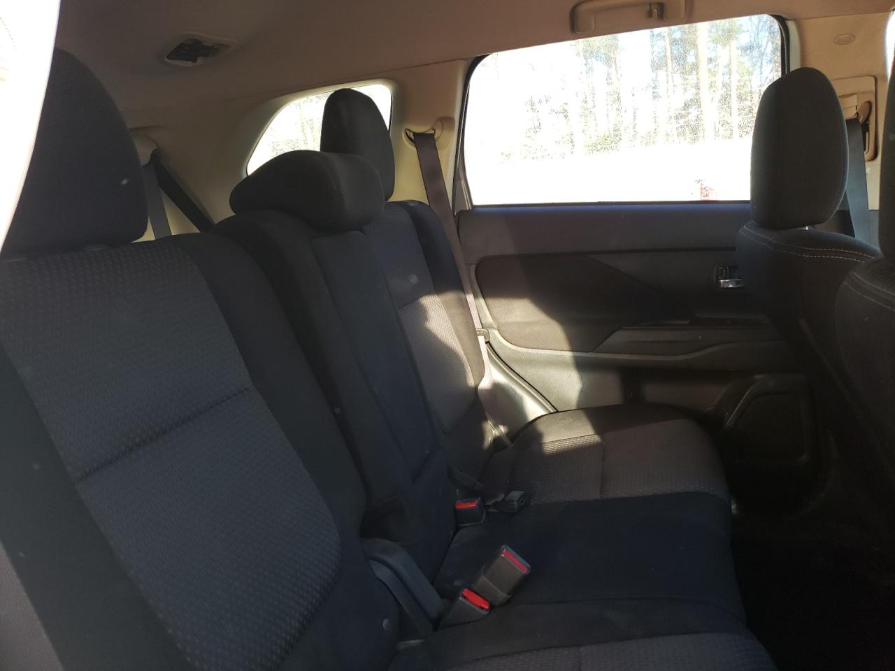 Photo 6 from auction – 2017 MITSUBISHI OUTLANDER with VIN JA4AZ3A35HZ026454