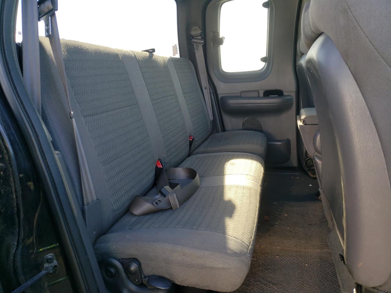 Photo 6 from auction – 2002 FORD F150 with VIN 1FTRX08W62KB62332
