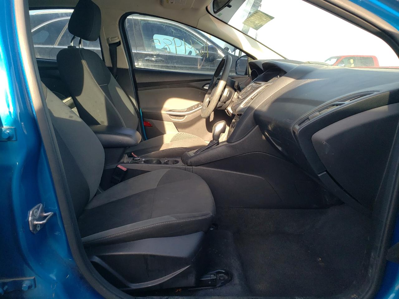 Photo 5 from auction – 2012 FORD FOCUS SE with VIN 1FAHP3F21CL310790