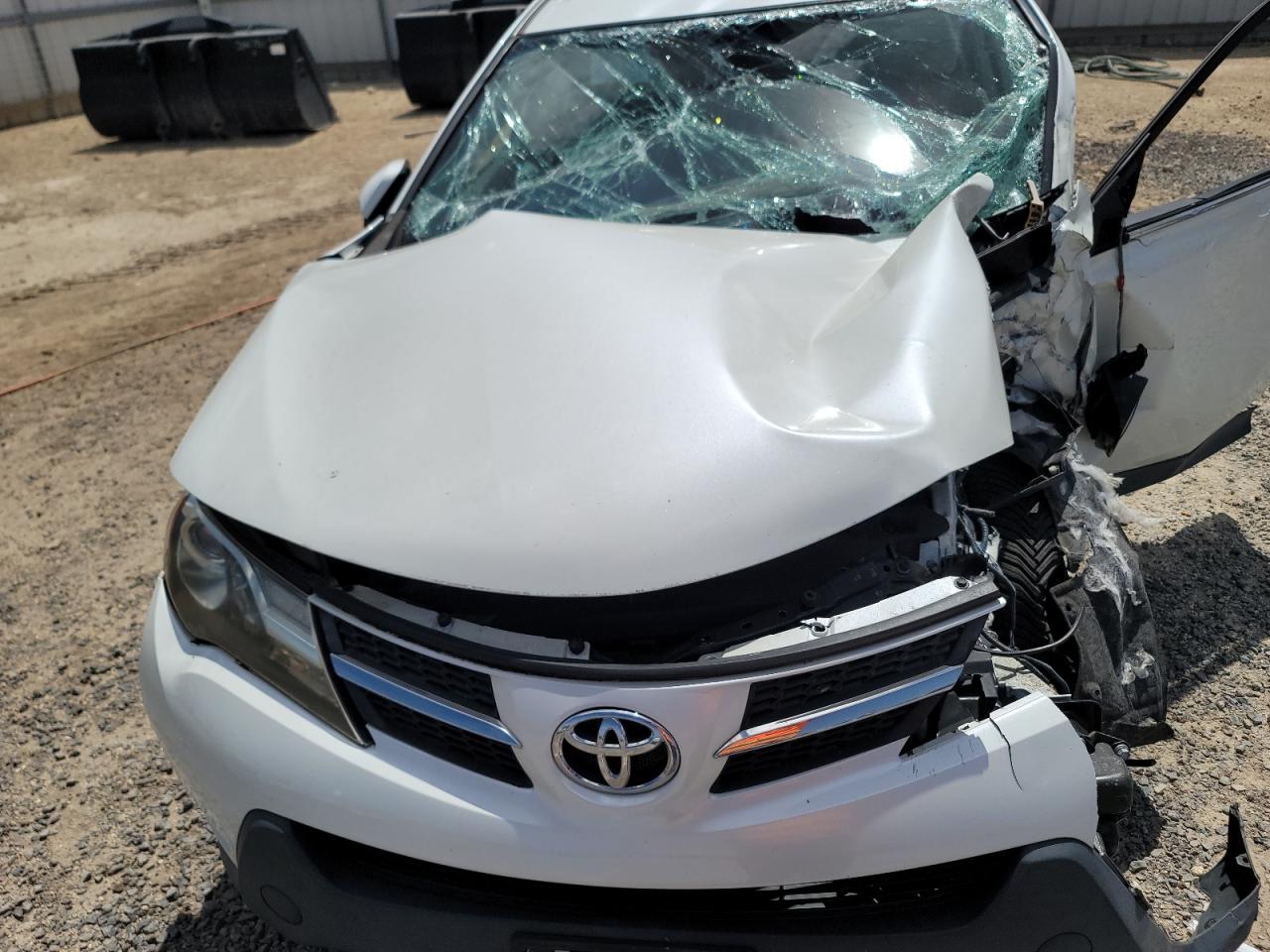 Photo 7 from auction – 2015 TOYOTA RAV4 LIMIT with VIN JTMYFREVXFD058550