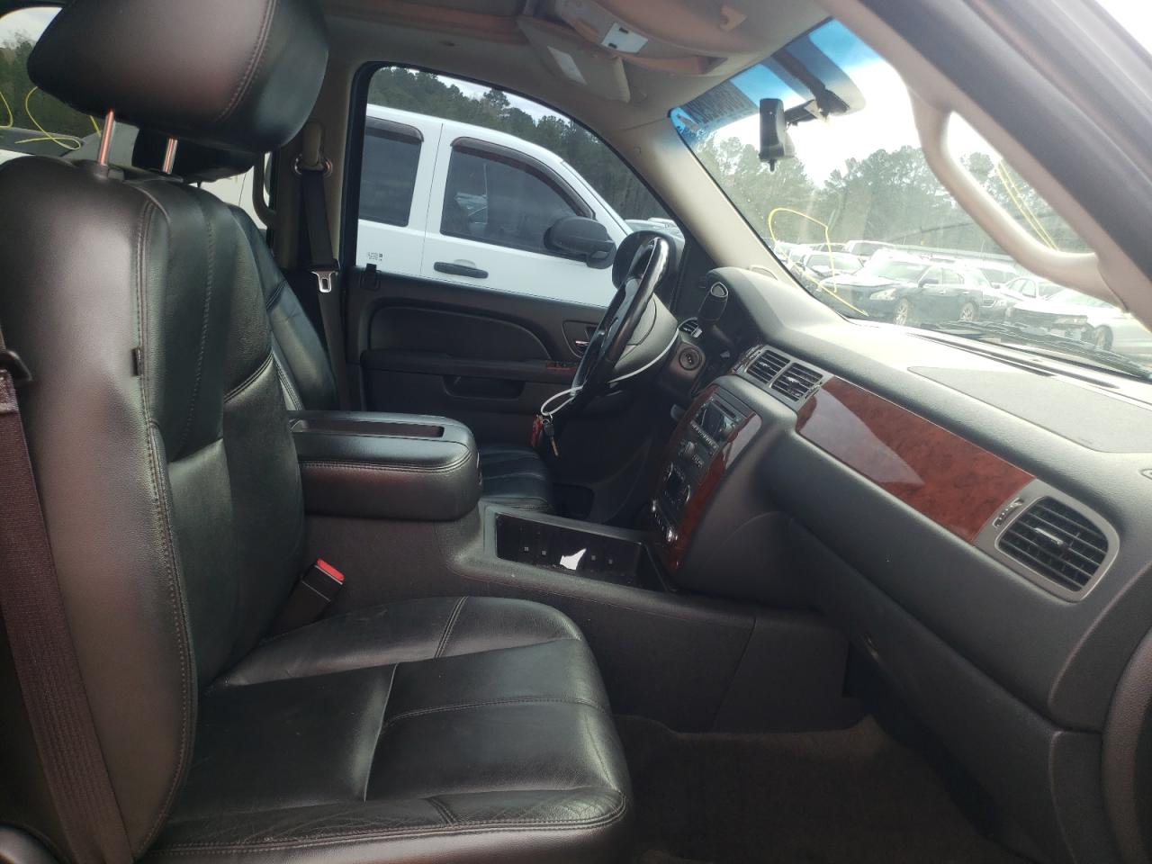 Photo 5 from auction – 2011 CHEVROLET TAHOE C150 with VIN 1GNSCBE09BR342153