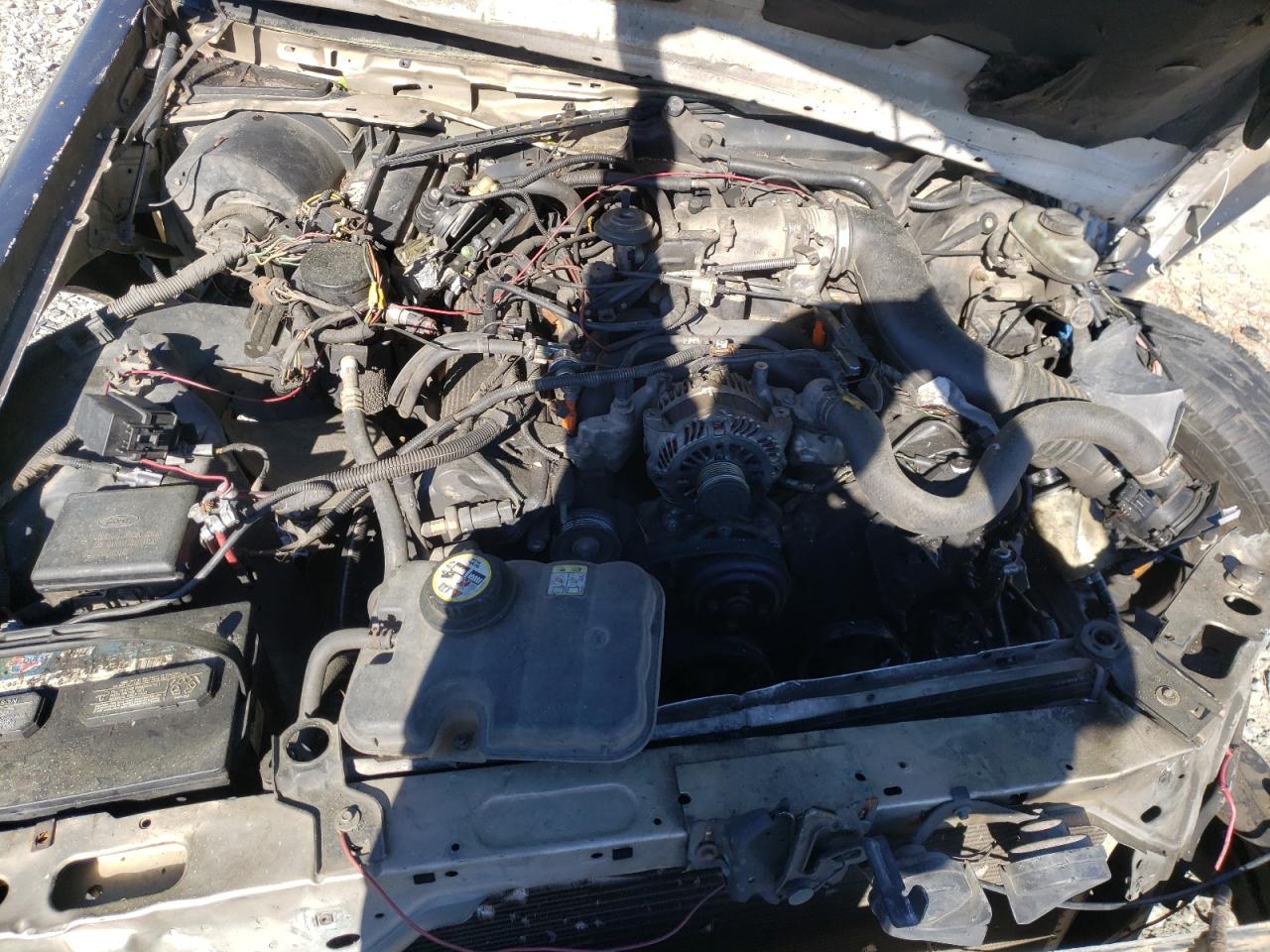 Photo 7 from auction – 2000 FORD CROWN VICT with VIN 2FAFP71W3YX170602