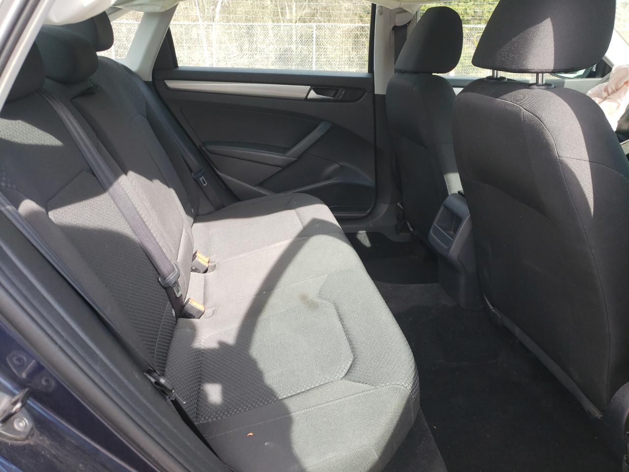 Photo 6 from auction – 2014 VOLKSWAGEN PASSAT S with VIN 1VWAT7A31EC072485