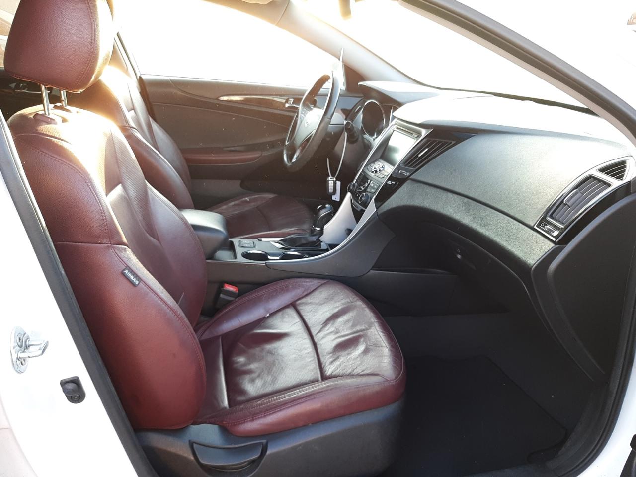 Photo 5 from auction – 2013 HYUNDAI SONATA SE with VIN 5NPEC4AC3DH563159