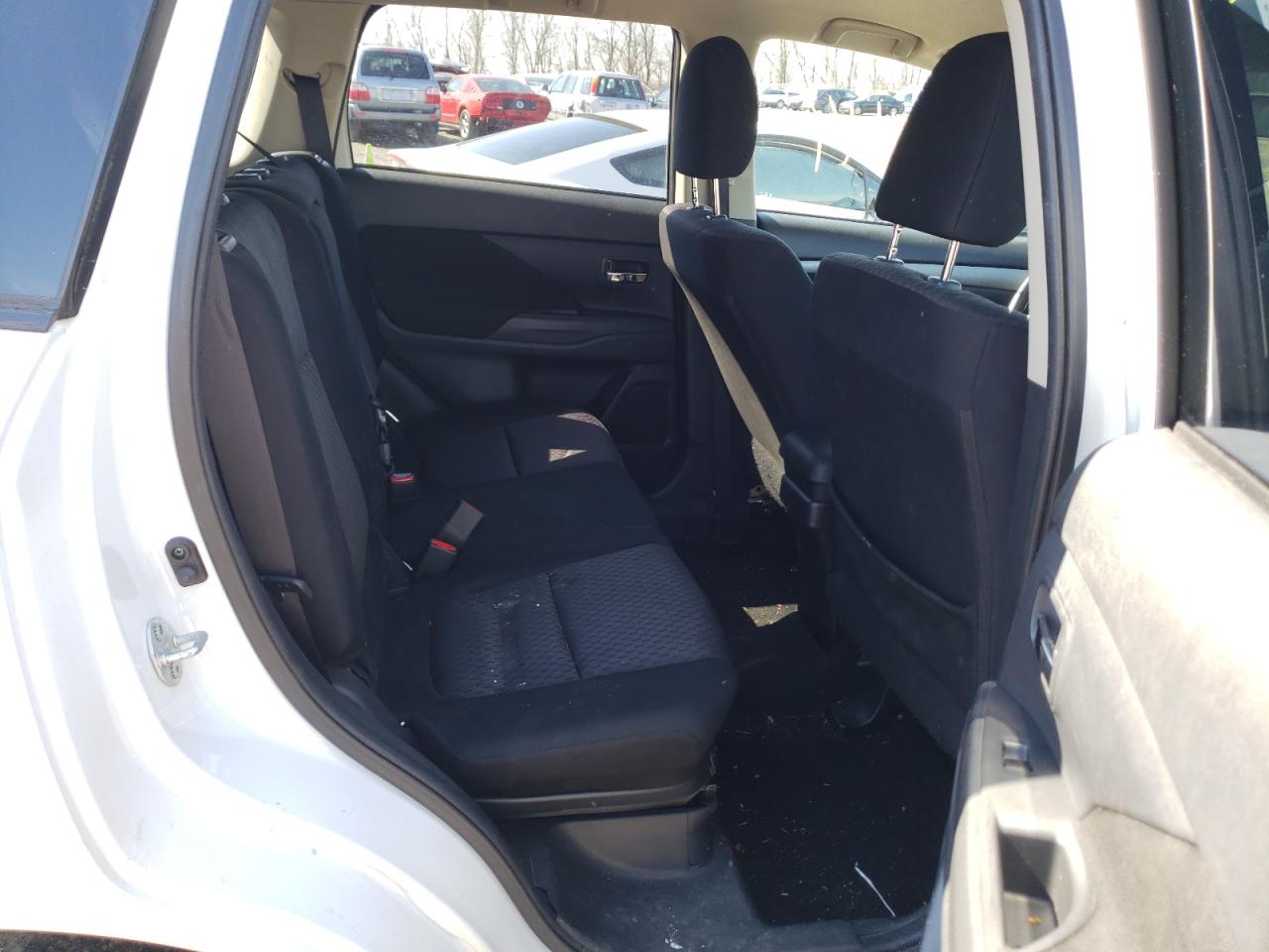 Photo 6 from auction – 2014 MITSUBISHI OUTLANDER with VIN JA4AD3A30EZ009846