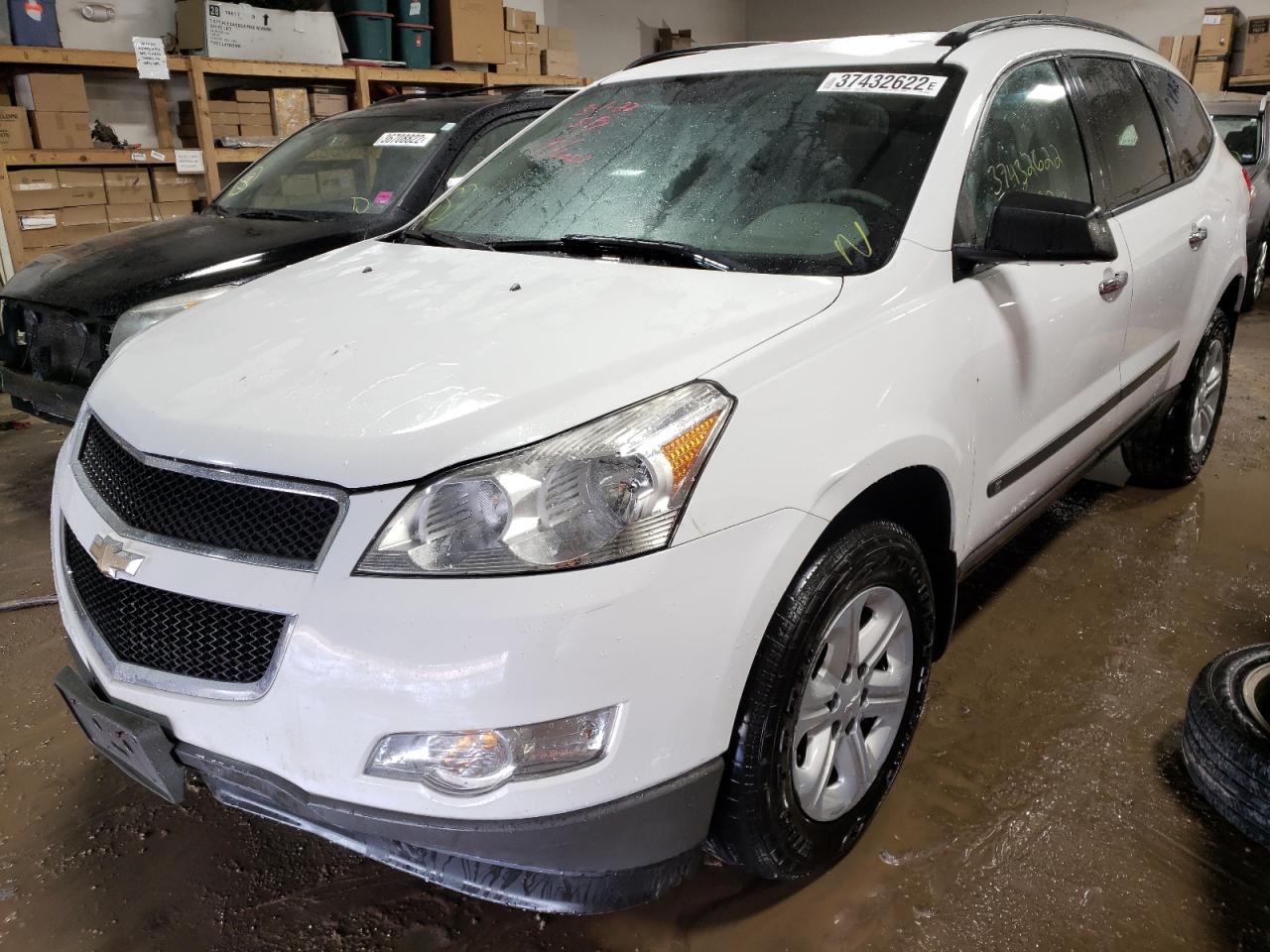 Photo 2 from auction – 2010 CHEVROLET TRAVERSE L with VIN 1GNLREED9AS133090