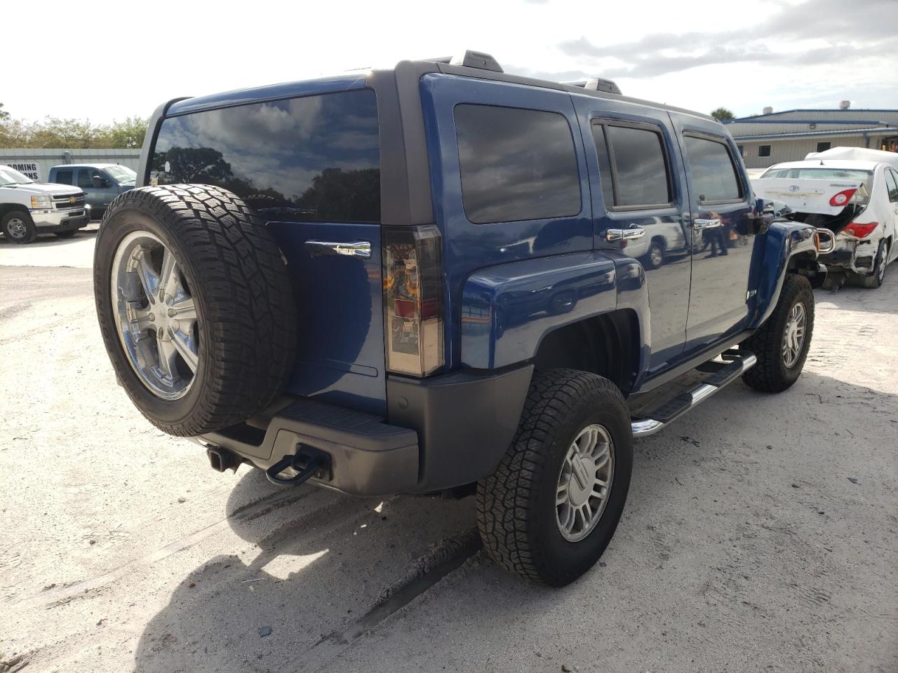 Photo 4 from auction – 2006 HUMMER H3 with VIN 5GTDN136568165442