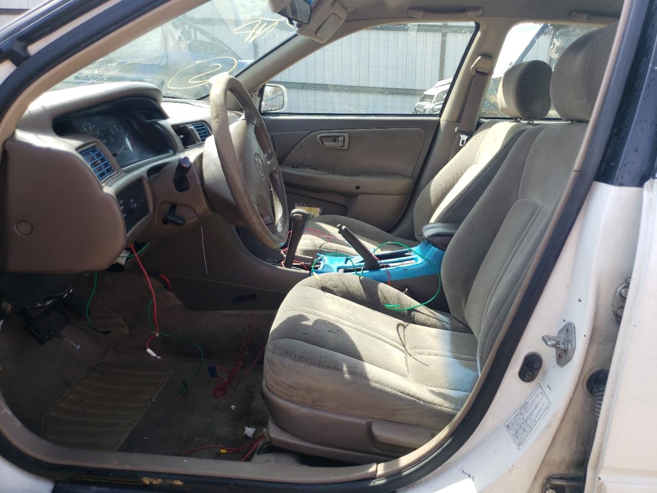 Photo 5 from auction – 1998 TOYOTA CAMRY CE with VIN 4T1BG22K3WU375974