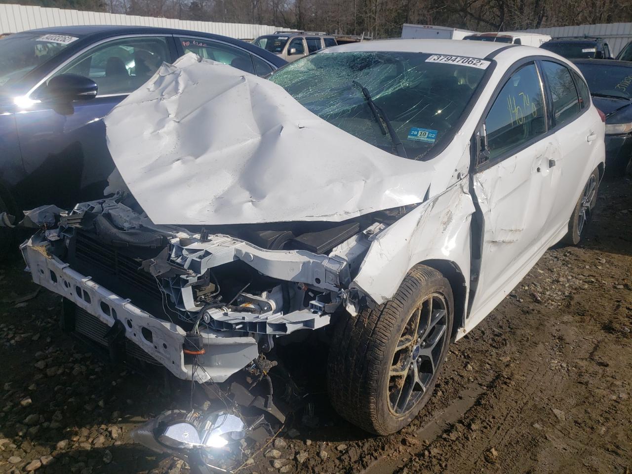 Photo 2 from auction – 2015 FORD FOCUS SE with VIN 1FADP3K28FL353354