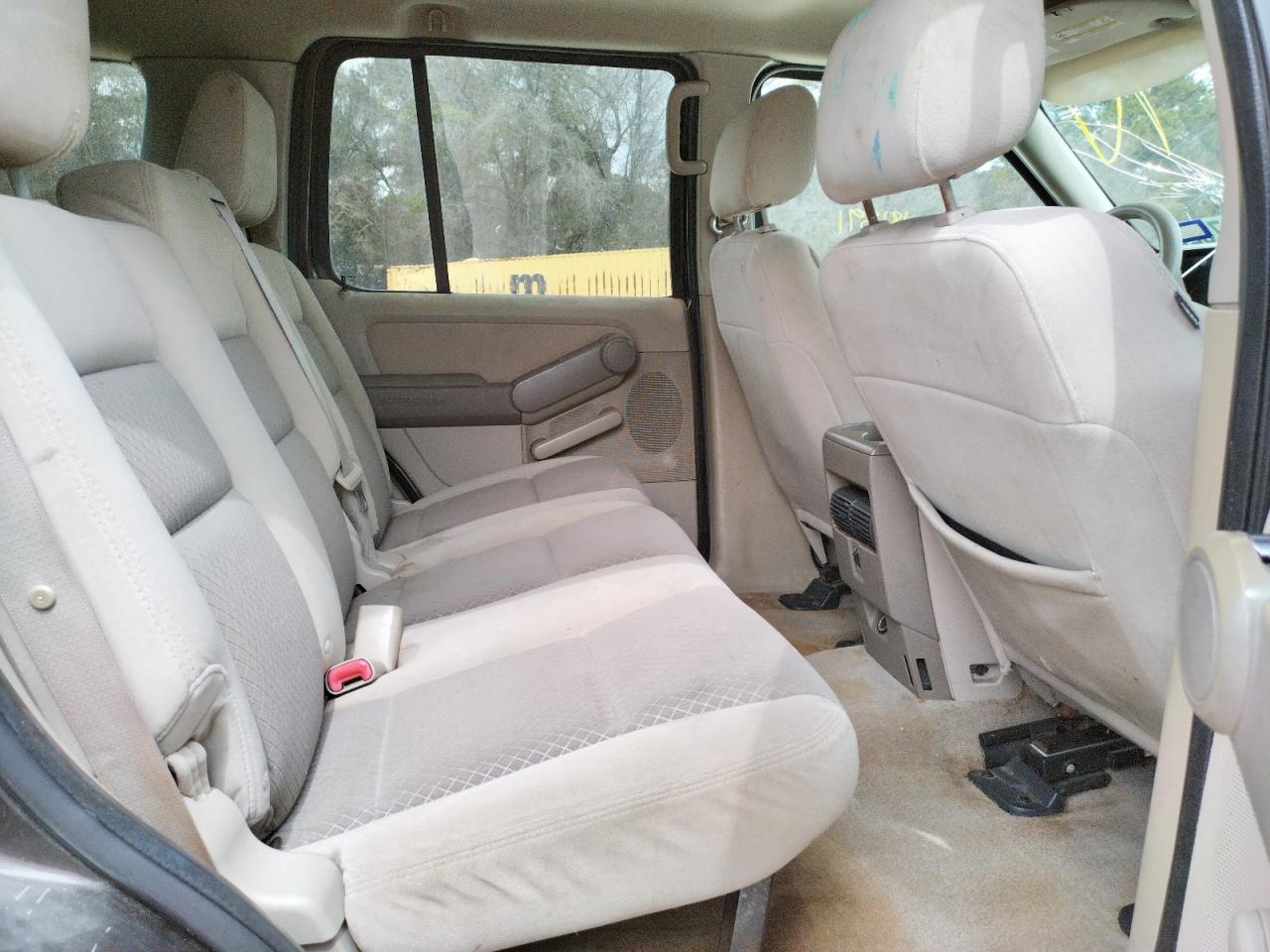 Photo 6 from auction – 2006 FORD EXPLORER X with VIN 1FMEU62E76UA04761