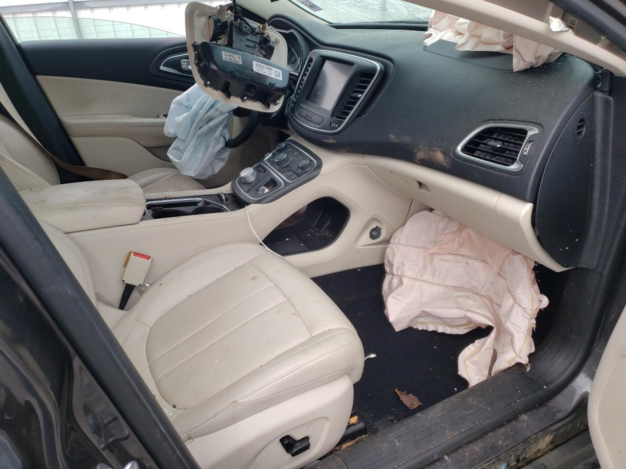 Photo 5 from auction – 2016 CHRYSLER 200 LIMITE with VIN 1C3CCCAB2GN192495