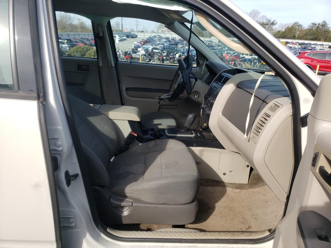 Photo 5 from auction – 2010 FORD ESCAPE XLS with VIN 1FMCU0C72AKD40715